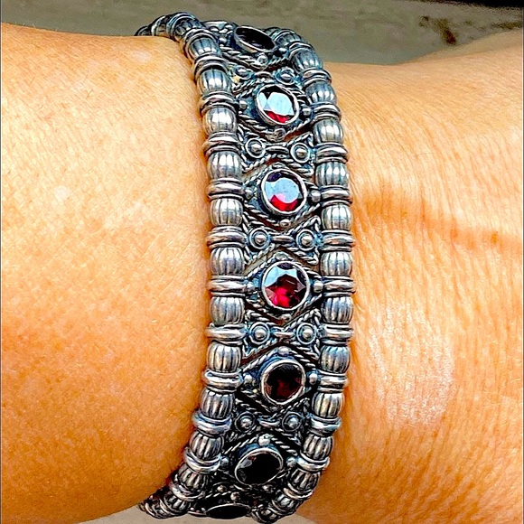 Jewelry - ❤️‍🔥2XHP❤️‍🔥VTG Gothic 925 Silver and Red Stone Bracelet
